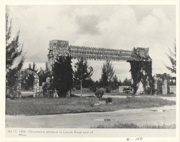 Ornamental entrance to Lincoln Road west of Alton Road