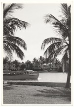 Tourist boat in Miami Beach waterway