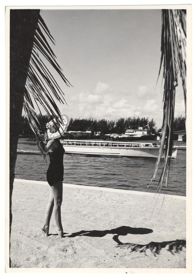 Arlene Leeds modeling bathing suit