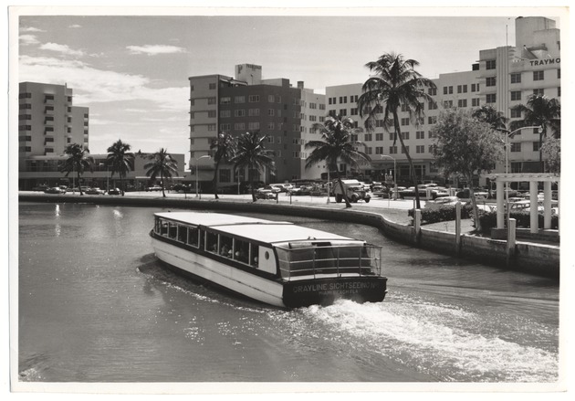 Grayline Sightseeing boat