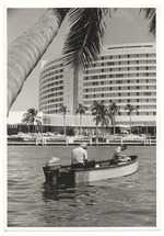 [1959/08] Men fishing in front of Fontainebleau