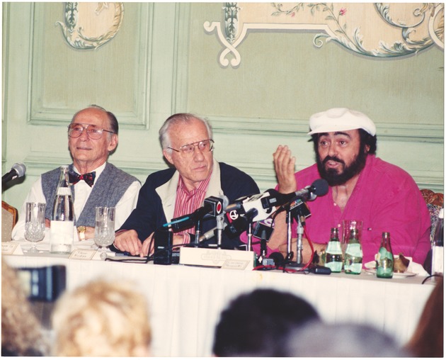 Luciano Pavarotti and other personalities with Miami Beach officials - Photograph, recto: [Left to right mayor Seymour Gelber, unidentified man and Luciano Pavarotti, 1995]. 