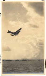 [1925] Airplane performing above a boat during a regatta