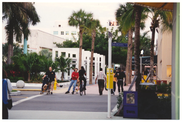 Pedestrians on Lincoln Road