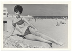 [1950/1960] Diane Varga - promotional modeling beach scene