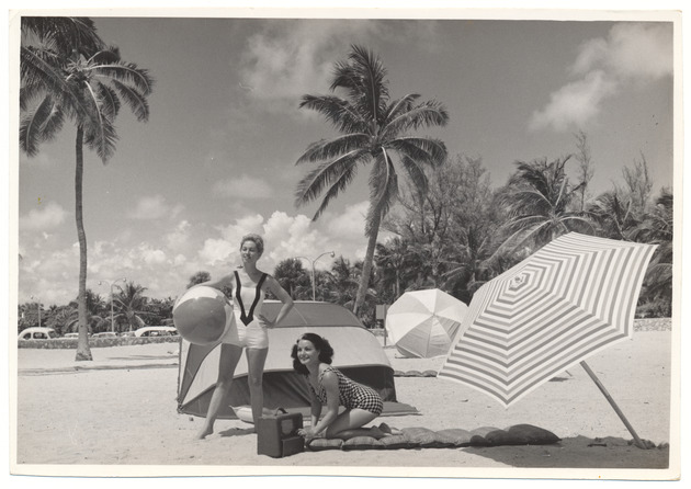 Carole Hanna and Jeanne Leonard - promotional modeling beach scene - Recto