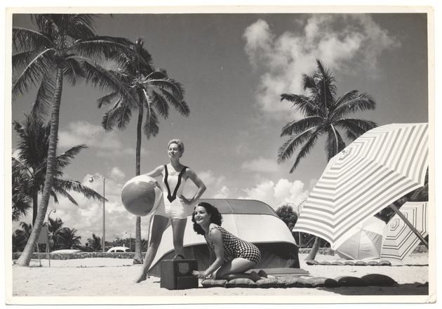 Carole Hanna and Jeanne Leonard - promotional modeling beach scene - Recto