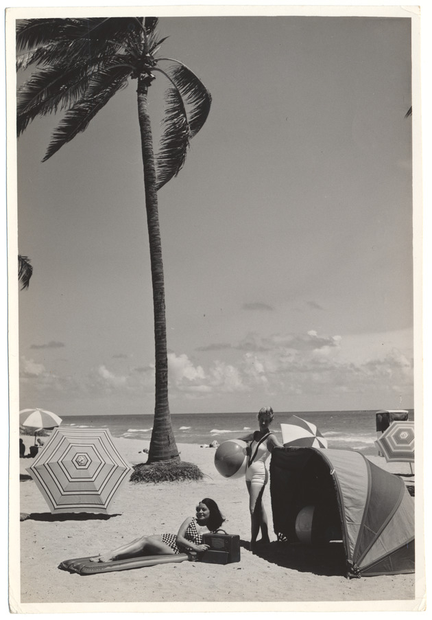 Carole Hanna and Jeanne Leonard - promotional modeling beach scene - Recto