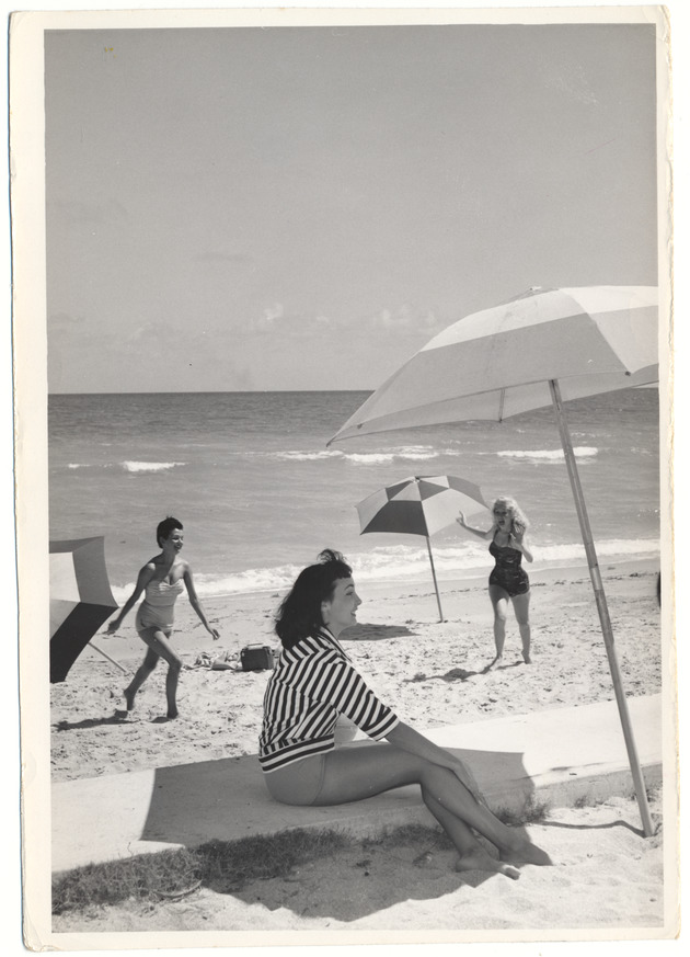 Syn Sinclair and two others - promotional modeling beach scene - Recto