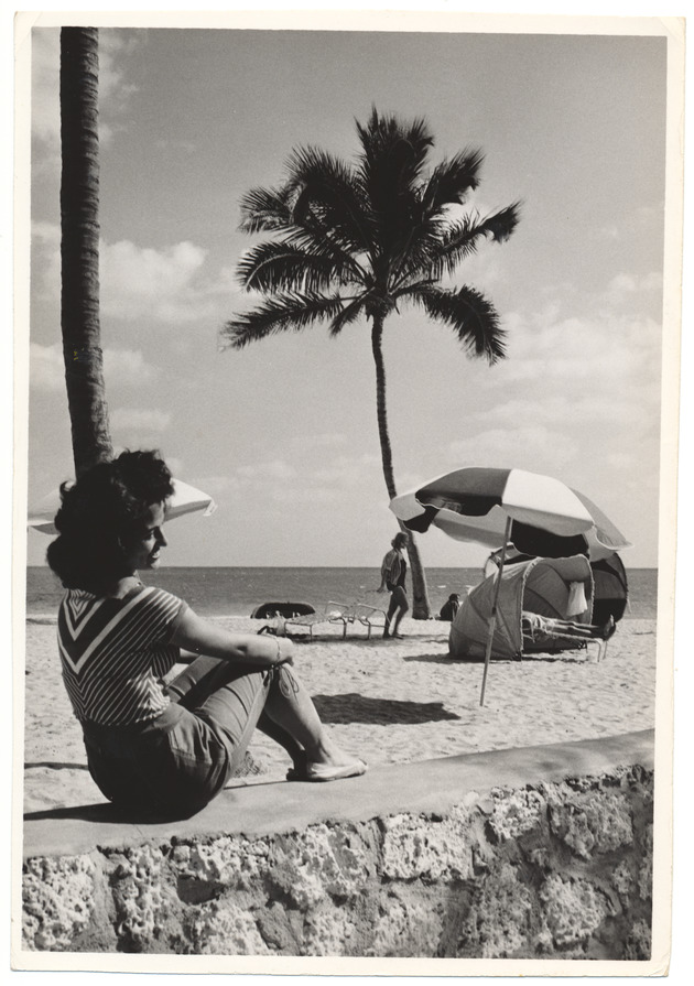 Pepi Hauseman - promotional modeling beach scene - Recto
