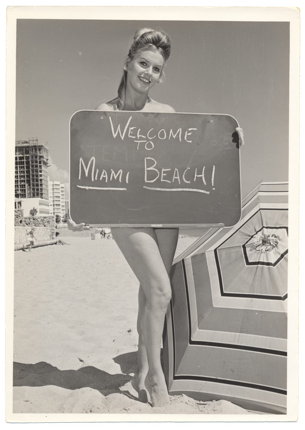 Dolores Kirby holding a "Welcome to Miami Beach" sign - Recto