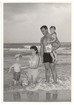 The La May family at the beach - promotional modeling scene