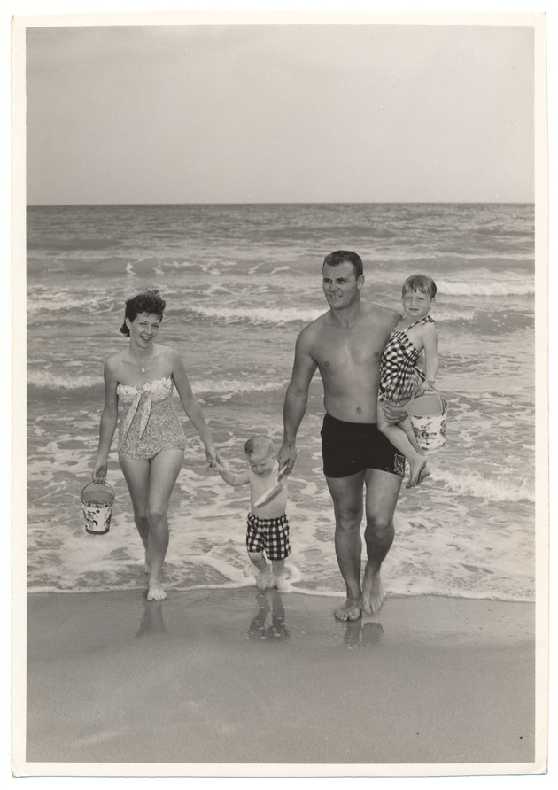 The La May family at the beach - promotional modeling scene - Recto