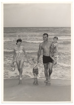 The La May family at the beach - promotional modeling scene