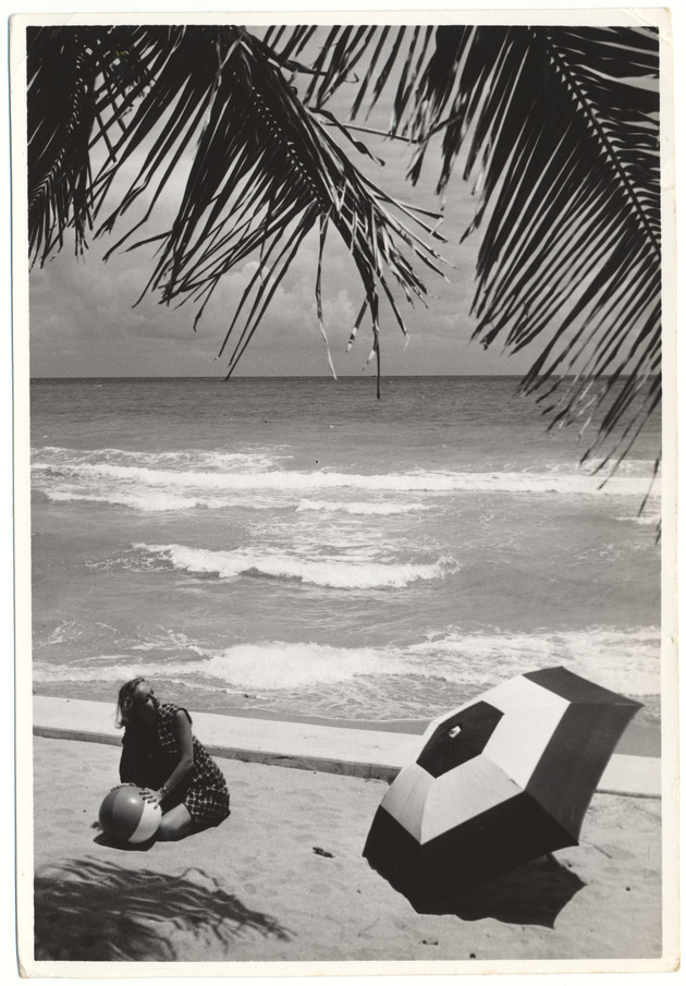 Promotional photograph of unknown model - Recto