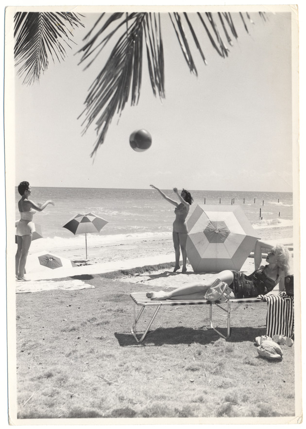 Syn Sinclair and two others - promotional modeling beach scene - Recto