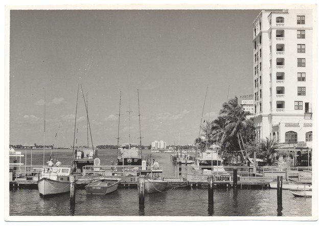 Boats at the Chamber of Commerce Docks with the Fleetwood and Floridian Hotels at right