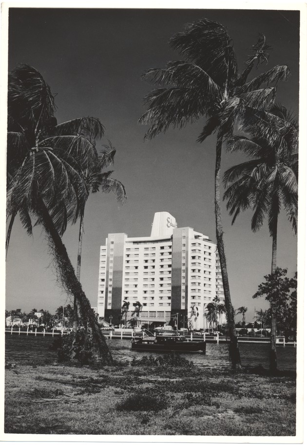 Eden Roc Hotel - 