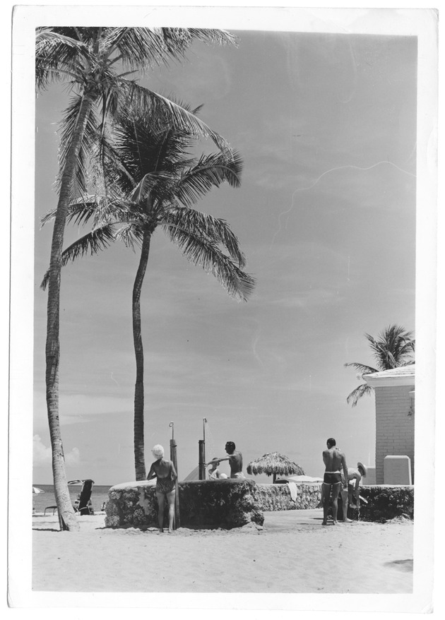 Outdoor showers at 72nd Street - Recto Photograph