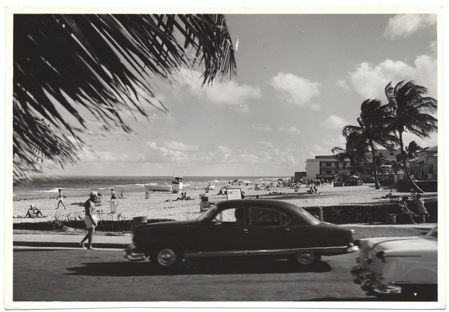 Cars in front of the beach, October 1954 - 