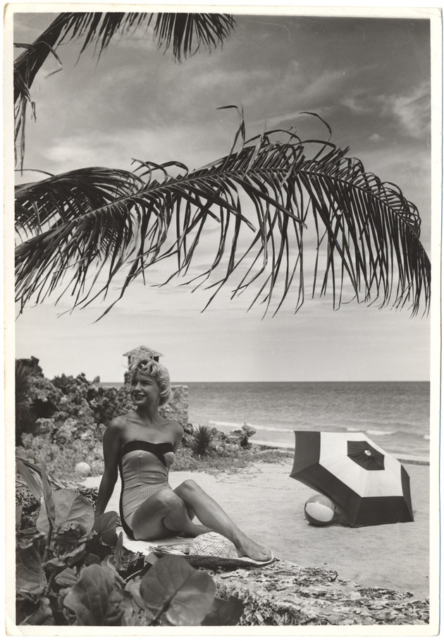 Dori Hartman modeling beach scene, April 1954 - 