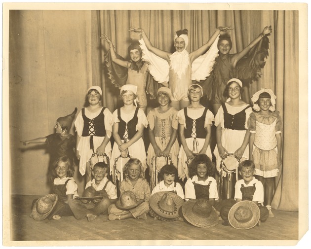 Flamingo Park playground and Children's Theater, 1931 - Photograph, recto: [Flamingo Park, childrens theater, 1931]