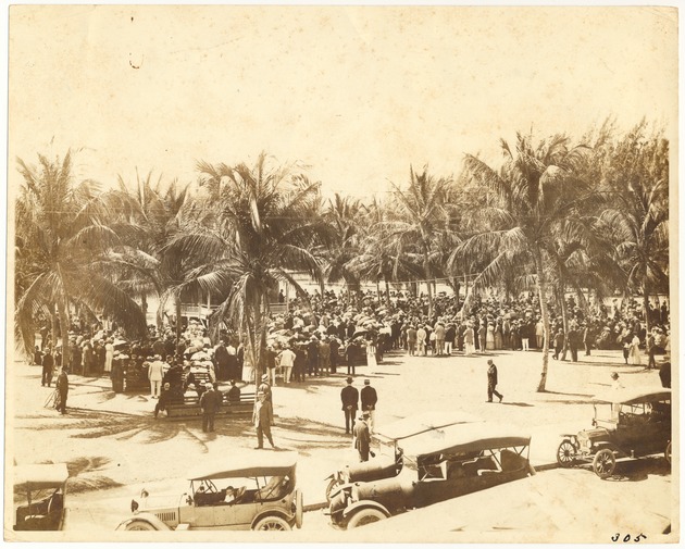 William Jennings Bryan at Royal Palm Park, early 1920s - Photograph, recto: [William Jennings Bryan speaking in Royal Palm Park]