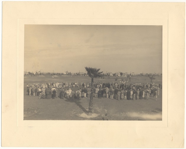 Gallery at Bayshore Golf Club, 1927 - Photograph, recto: [Gallery at Bayshore Golf Club, 1927]