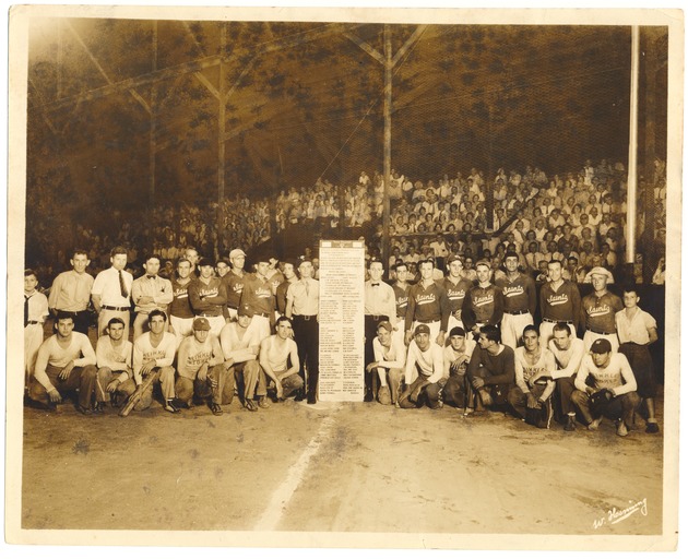 St. Petersburg-Miami Beach baseball tournament - Photograph, recto: [View of the St. Petesburg and Miami Beach baseball teams]