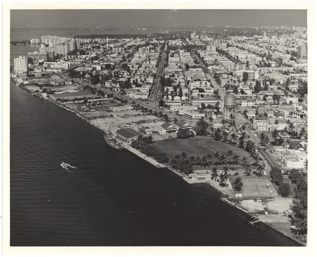 Aerial view of the bay side of Miami Beach, looking north - Recto Photograph