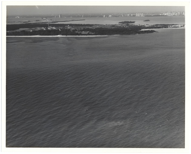Aerial view of Biscayne Bay with Miami Beach in the background - Recto Photograph