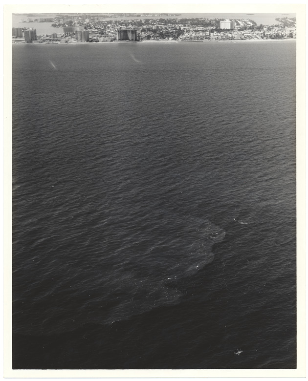 Aerial view of Biscayne Bay with Miami Beach in the background - Recto Photograph