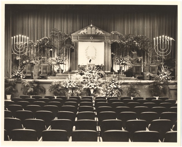 Temple Emanu-El and the interior of the Miami Beach Auditorium - Photograph, recto: [Temple Emanu-El set up for high holiday services, September 1961]