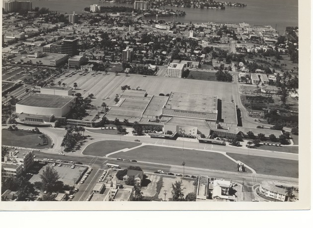 Miami Beach Convention Hall area aerial photos, ca. 1960s - Photograph, recto : [Aerial view of Miami Beach Convention Hall looking west]