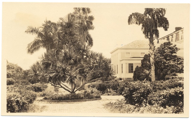 Shrine Parade and hotels - Gardens in front of South Main Entrance of Royal Palm Hotel, Miami, Florida.