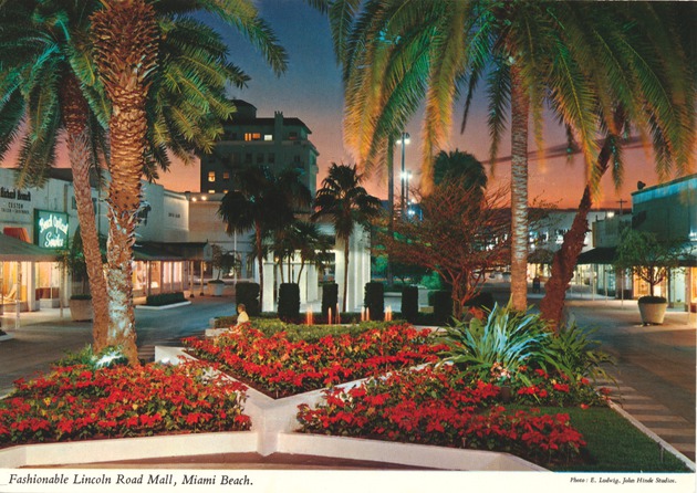 Fashionable Lincoln Road Mall, Miami Beach - Fashionable Lincoln Road Mall, Miami Beach