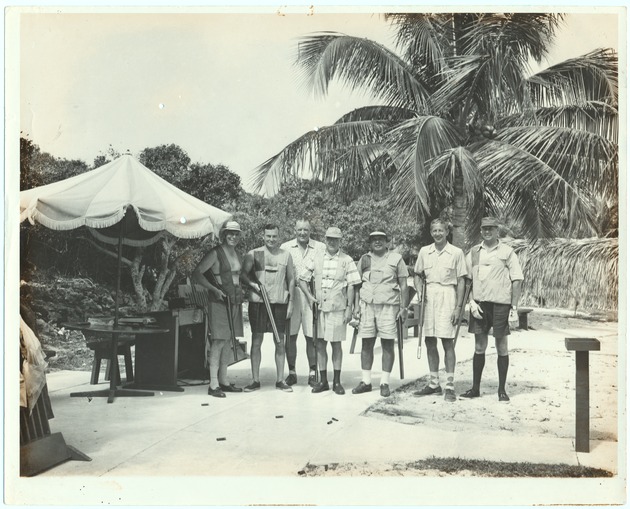 Trapshooting men posing with their shotguns - Recto Photograph