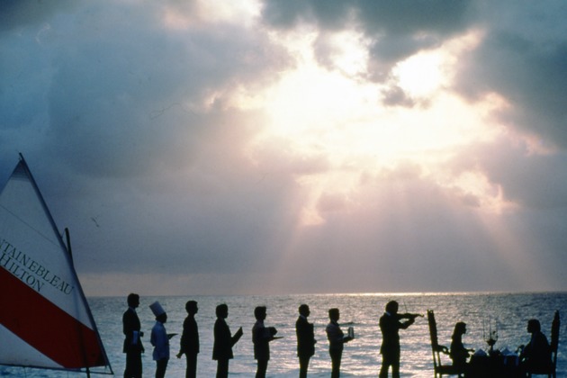 Fontainebleau Hilton promotional slides - Photograph, recto: [Beach dining at the Fontainebleau Hilton]