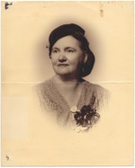 Portrait of woman in hat