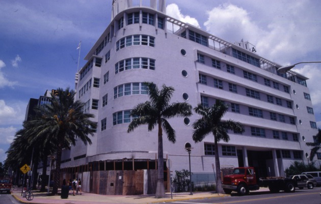 Albion Hotel on James Avenue with the first floor boarded up