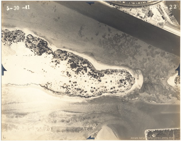Aerial view of Causeway Terminal Island, Dodge Island, Sam's Island and Norris Cut - Recto Photograph