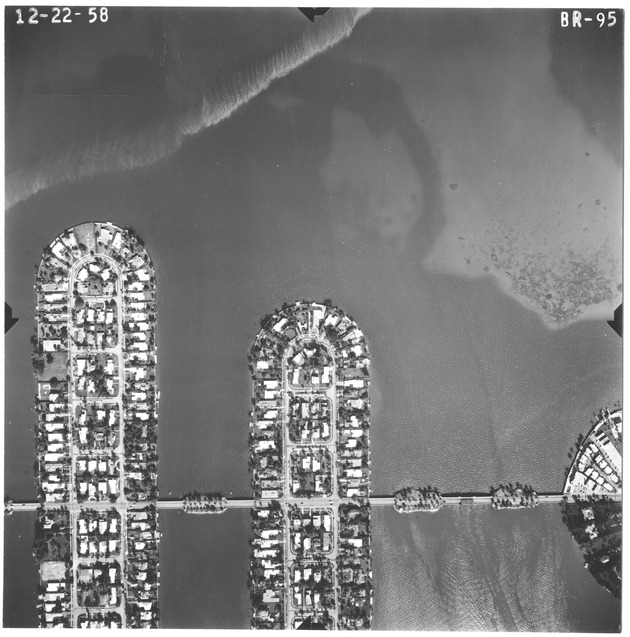 Aerial view of islands across the Venetian Way - Recto Photograph