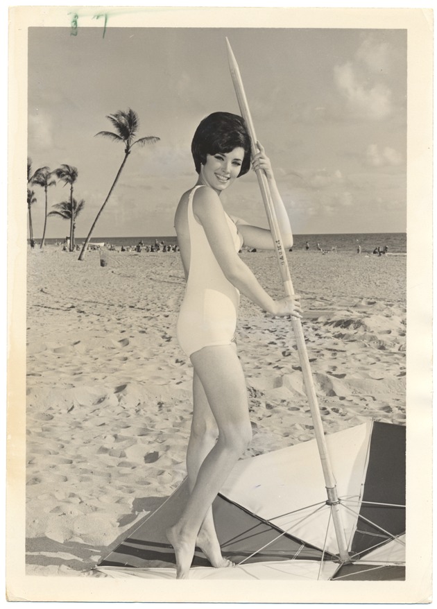 Beverly Adams - beach modeling scene - Recto Photograph