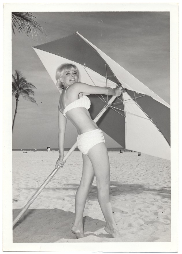 Nancy McLean - beach modeling scene - Recto Photograph