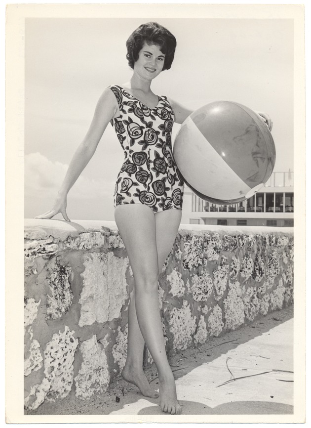 Patti McCully - beach modeling scene - Recto Photograph