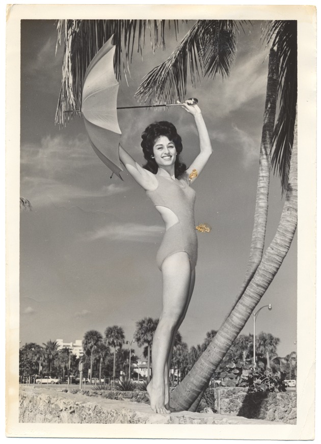 Peppi Hausman - beach modeling scene - Recto Photograph