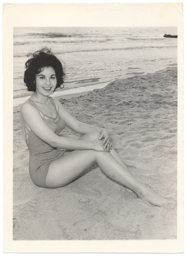 Gladys Villar - beach modeling scene - Recto Photograph