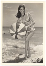 [1960] Sandee Panco - beach modeling scene