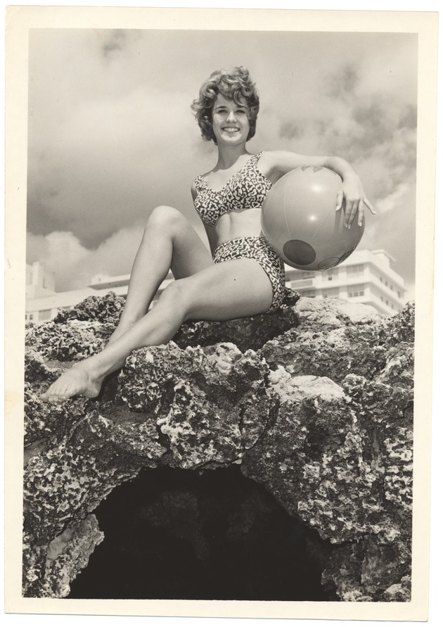Jackie Modisette - beach modeling scene - Recto Photograph