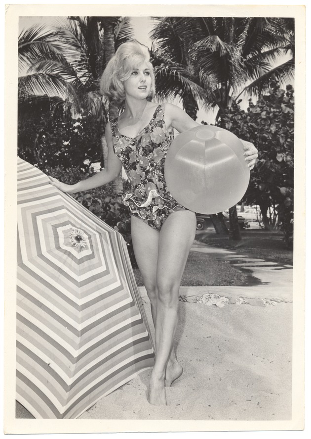 Adrienne Bourbeau - beach modeling scene - Recto Photograph